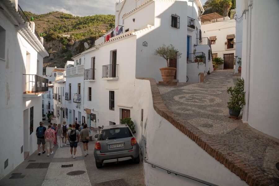 Torremolinos/Benalmadena: Nerja Caves Tour with Frigiliana - Nerja and the Balcony of Europe