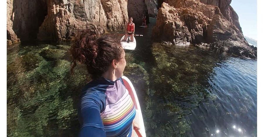 Tossa de Mar: Guided Route in Paddle Surfing&Coves and Caves - Entering caves and finding beaches from the water