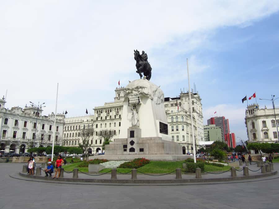 Tour of Lima with a visit to the catacombs of San Francisco. - San Francisco convent and the catacombs