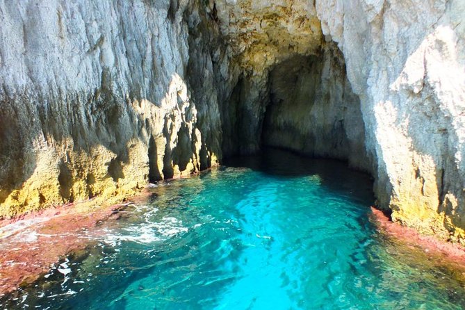 Tour of the island of Ortigia and exploration of sea caves with baths. - Why the water is the right place to see Ortigia