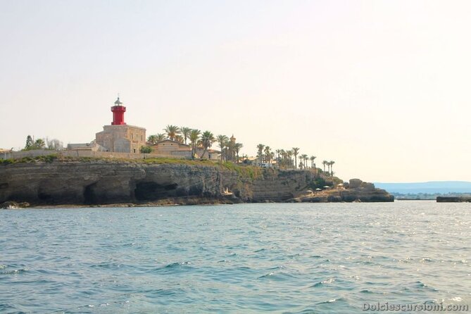 Tour of the island of Ortigia and exploration of sea caves with baths. - Entering Syracuse’s sea caves