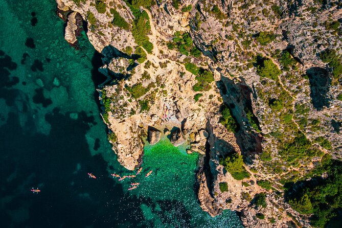Uncharted Marine Reserve Cave, Snorkel & Cliff Jumping Kayak Tour - What the guides add to the experience
