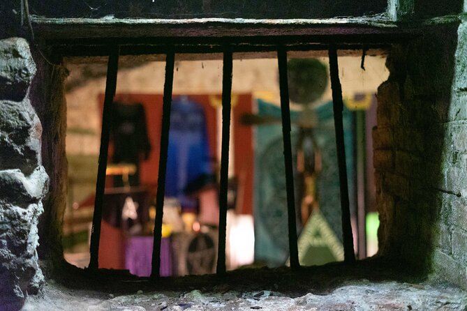 Underground Vaults Walking Tour in Edinburgh Old Town - The Royal Mile walk sets the scene
