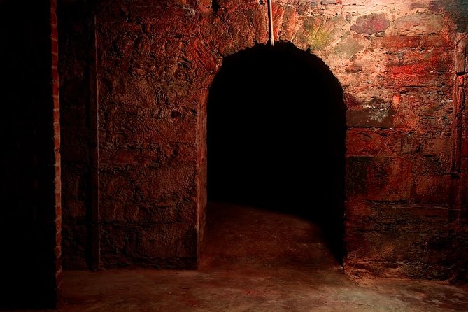 Underground Vaults Walking Tour in Edinburgh Old Town - Who should book this Old Town walk?