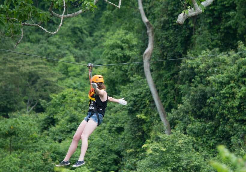 Vang Vieng: Kayaking & Cave Tubing with Zip Line/Blue Lagoon - Lunch beside Phar None Cliff