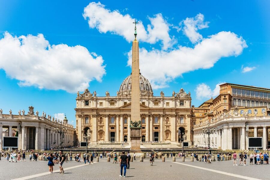 Vatican: St. Peter's Basilica, Square, Grottoes Guided Tour - Why this short Vatican tour can be worth your time