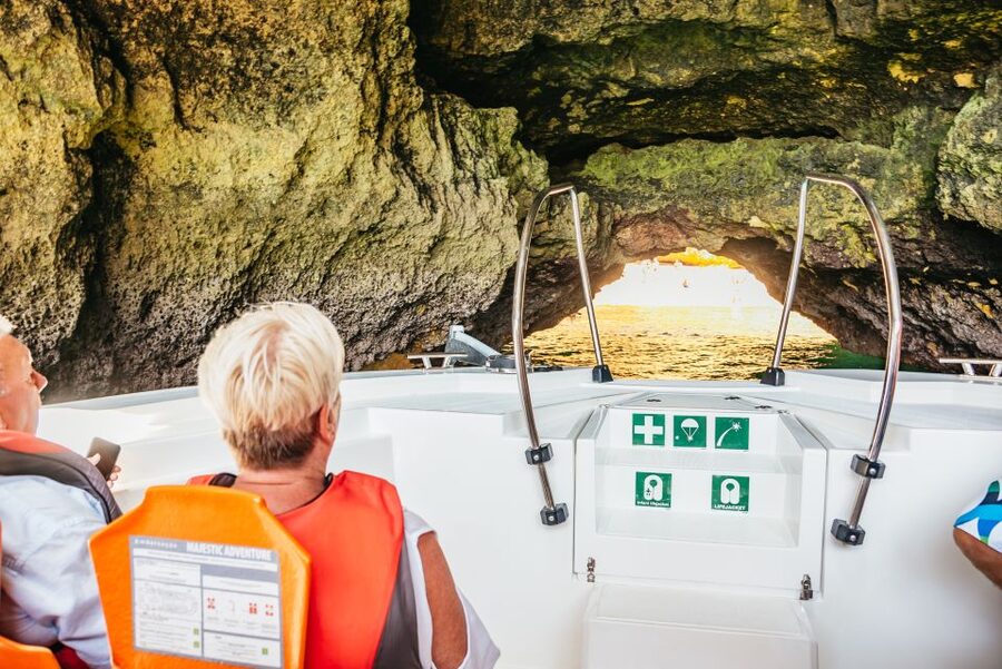 Vilamoura: Benagil Cave Boat Tour with Entry&Dolphin search - From Vilamoura Marina to the Algarve cliffs