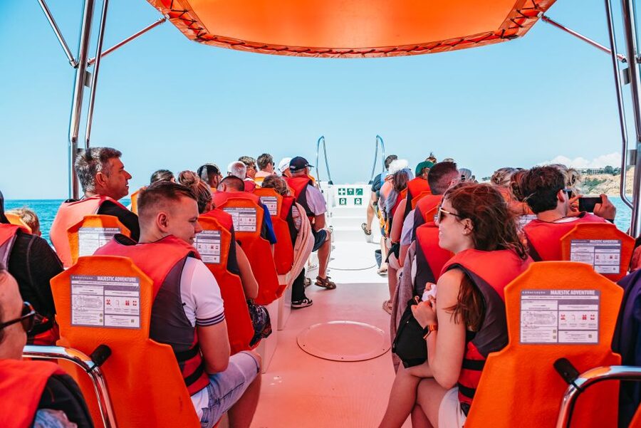 Vilamoura: Benagil Cave Boat Tour with Entry&Dolphin search - The dolphin search on the return route