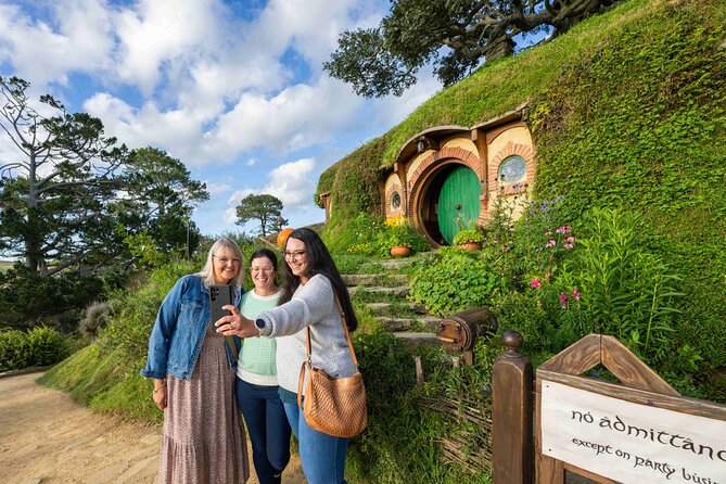 Waitomo Caves & Hobbiton Small Group Tour inc Lunch from Auckland - Two North Island icons in one long day