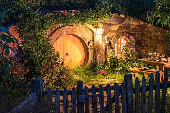 Waitomo Caves & Hobbiton Small Group Tour inc Lunch from Auckland - Who will enjoy this day trip?