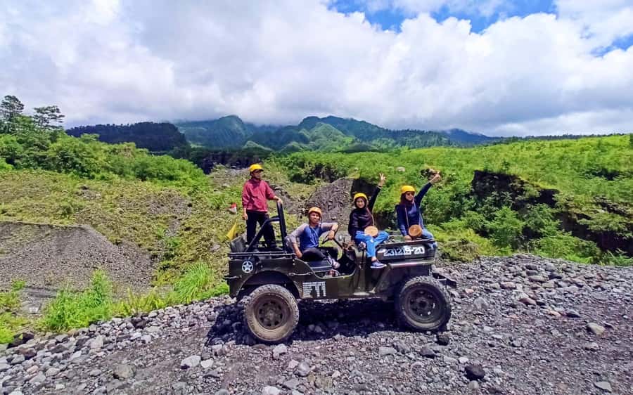 Yogyakarta: Mt. Merapi Sunrise, Jomblang & Pindul Cave Tour - Pindul Cave and the Oyo River