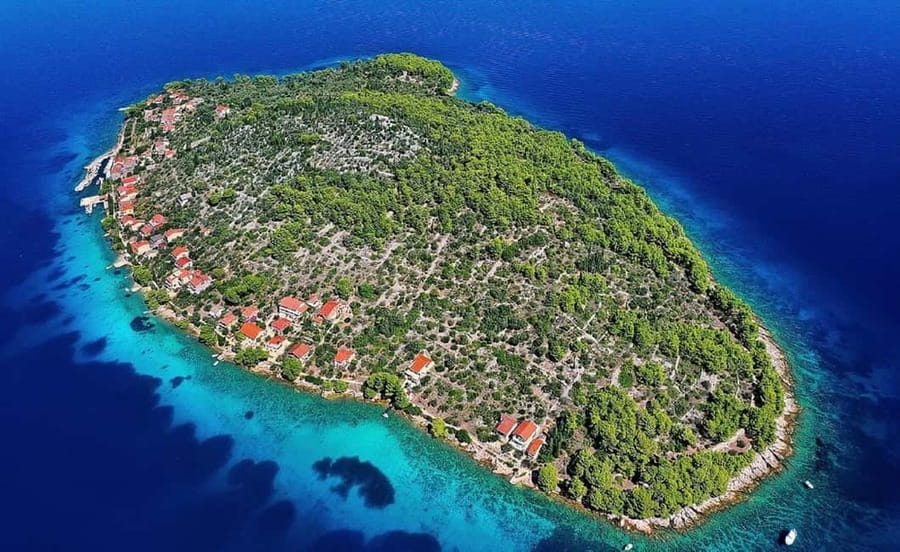 Zadar: Dugi Otok Day Trip to Sakarun & Golubinka Cave - Swimming into Golubinka Cave and Dragon’s Eye