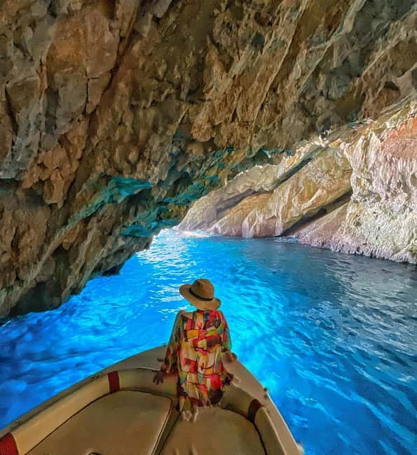 Zakinthos: Shipwreck Beach and Blue Caves Land and Sea Tour - The boat brings Navagio into view