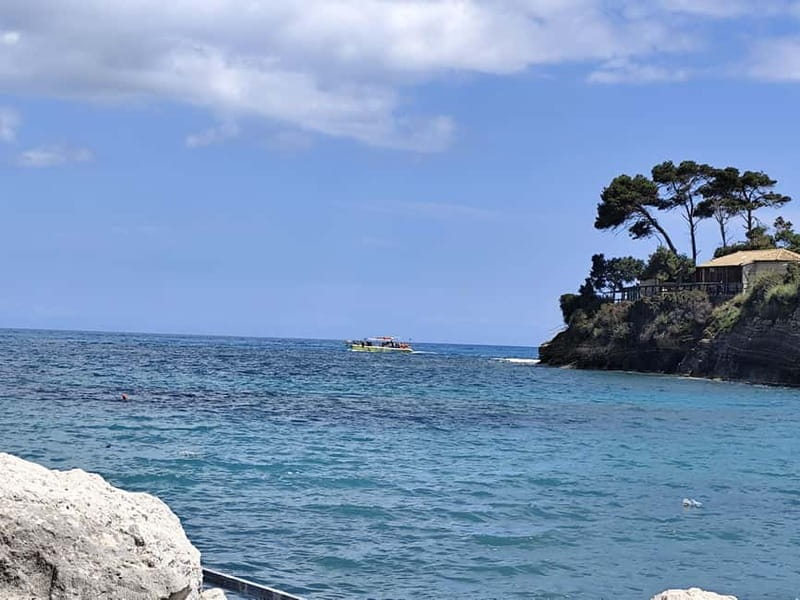 Zakynthos: Turtle Spotting, Marathonísi & Keri Caves Cruise - Entering the Keri Caves by boat